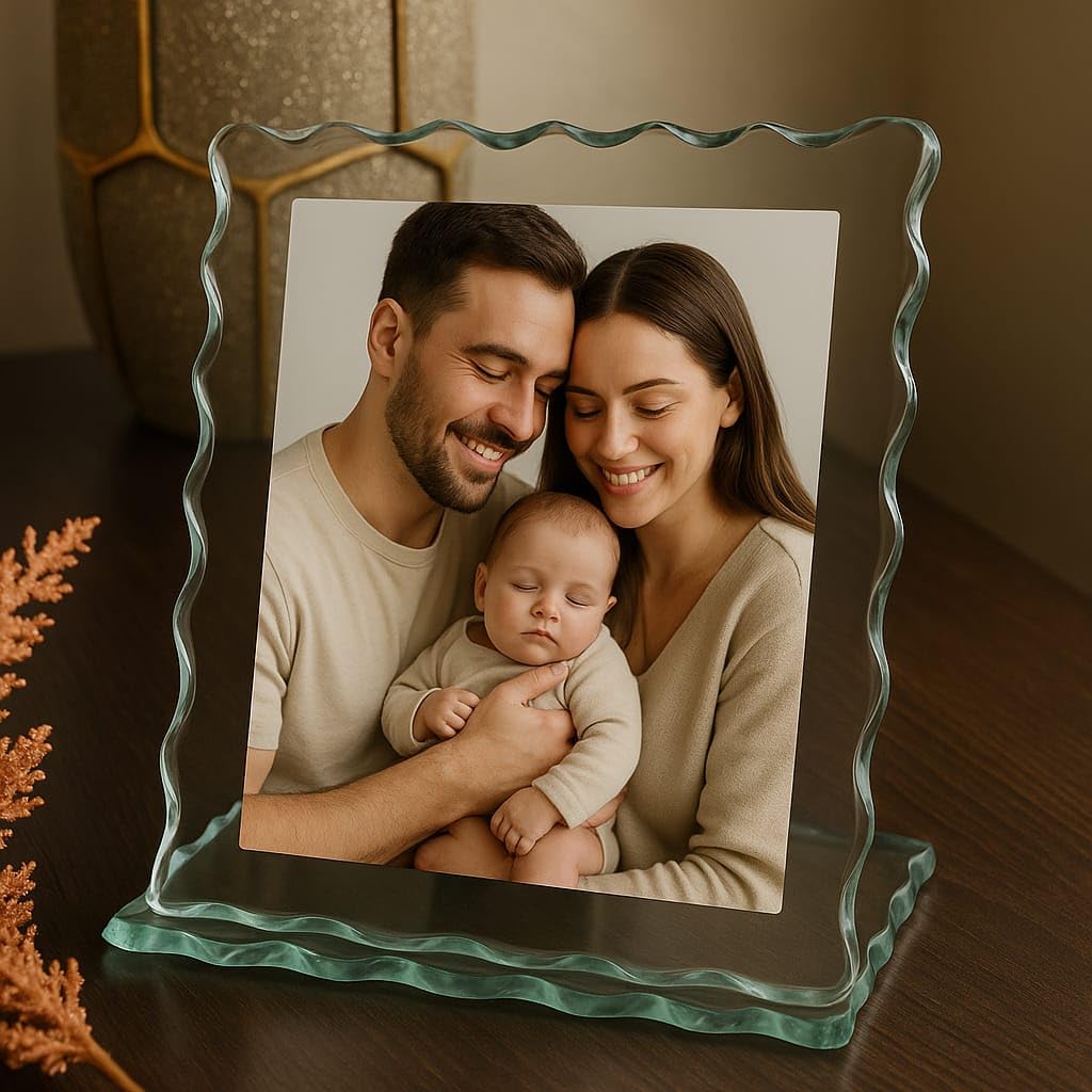 Custom Wavy-Edge Glass Photo Frame – Handmade Decorative Glass Picture Frame – Personalized Tabletop Display – Elegant Gift for Weddings, Anniversaries, or Home Décor